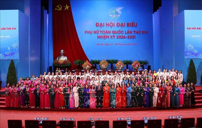 Lãnh đạo Đảng, Nhà nước với các đại biểu dự Đại hội đại biểu Phụ nữ toàn quốc lần thứ XIV, nhiệm kỳ 2026 – 2031. Ảnh: TTXVN