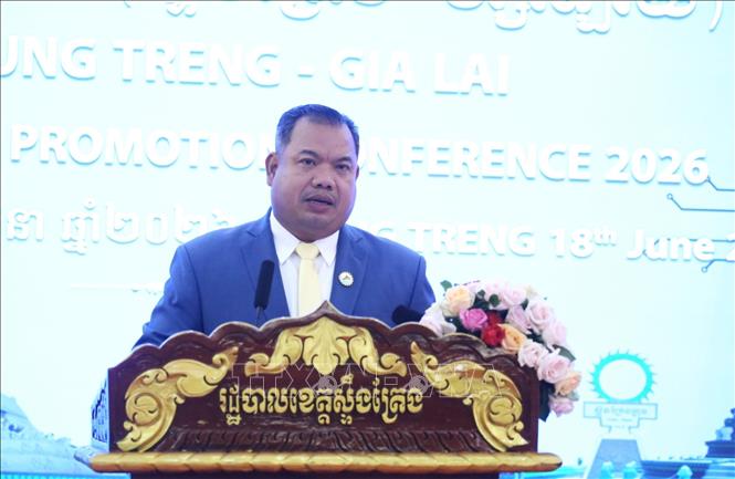 Ông Sor Soputra, Tỉnh trưởng tỉnh Stung Treng phát biểu khai mạc Hội nghị xúc tiến đầu tư song phương năm 2026 giữa tỉnh Stung Treng (Vương quốc Campuchia) và tỉnh Gia Lai (Việt Nam). Ảnh: Huỳnh Thảo - PV TTXVN tại Campuchia