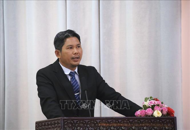 Ông Orn Porsoeun, Giám đốc Sở Du lịch tỉnh Stung Treng (Vương quốc Campuchia) giới thiệu tiềm năng của địa phương. Ảnh: Huỳnh Thảo - PV TTXVN tại Campuchia