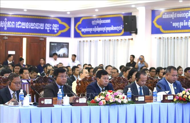 Lãnh đạo các tỉnh Preah Vihear, Ratanakiri, Mondulkiri, Stung Treng và Bộ Kinh tế và Tài chính Campuchia tham dự Hội nghị xúc tiến đầu tư song phương năm 2026 giữa tỉnh Stung Treng (Vương quốc Campuchia) và tỉnh Gia Lai (Việt Nam). Ảnh: Huỳnh Thảo - PV TTXVN tại Campuchia