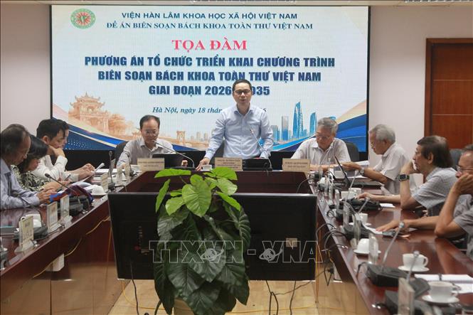 PGS,TS Tạ Minh Tuấn, Phó Chủ tịch Viện Hàn lâm Khoa học xã hội Việt Nam, Phó Chủ nhiệm Đề án Biên soạn Bách khoa toàn thư Việt Nam phát biểu khai mạc tọa đàm. Thanh Hương- TTXVN
