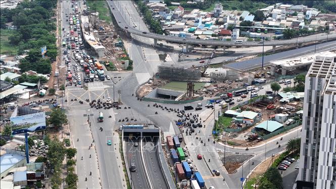 Khu vực nút giao An Phú, kết nối với cao tốc TP. Hồ Chí Minh - Long Thành - Dầu Giấy, có lưu lượng phương tiện rất lớn. Ảnh: Tiến Lực - TTXVN