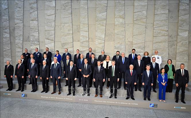 Đại biểu chụp ảnh chung tại hội nghị Bộ trưởng Quốc phòng NATO ở Brussels (Bỉ) ngày 18/6/2026. Ảnh: Anadolu Agency/TTXVN