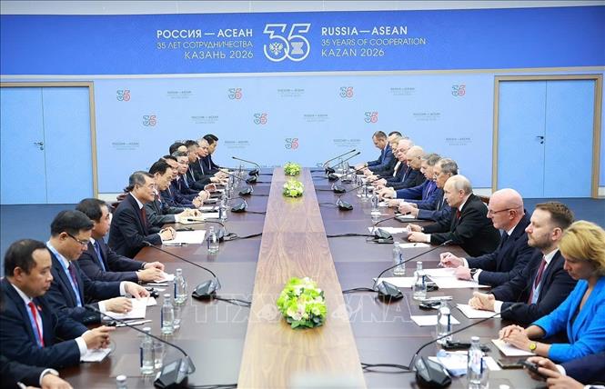 Thủ tướng Lê Minh Hưng hội kiến Tổng thống Nga Vladimir Putin. Ảnh: Dương Giang – TTXVN