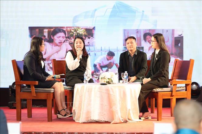 Các đại biểu tọa đàm chuyên đề: “Ứng phó và dự phòng chủ động sự cố y tế tại nơi lưu trú - Từ góc nhìn pháp lý và y khoa”. Ảnh: Hương Thu - TTXVN
