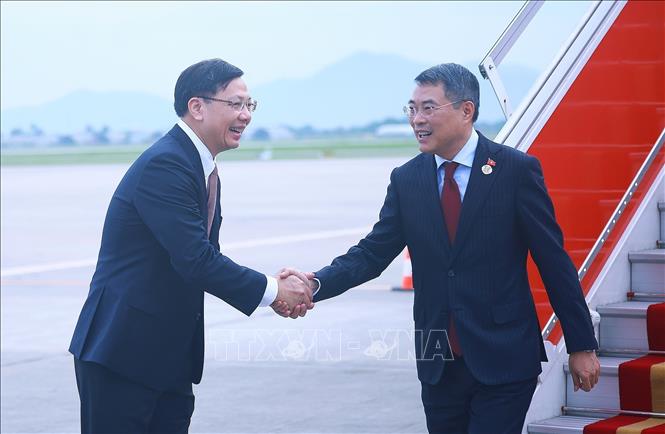Thủ tướng Lê Minh Hưng về đến Hà Nội, kết thúc chuyến tham dự Hội nghị Cấp cao Kỷ niệm 35 năm quan hệ ASEAN - Nga. Ảnh: Dương Giang - TTXVN
