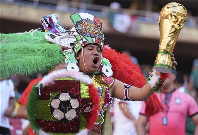 Cổ động viên đội tuyển Mexico. Ảnh: THX/TTXVN