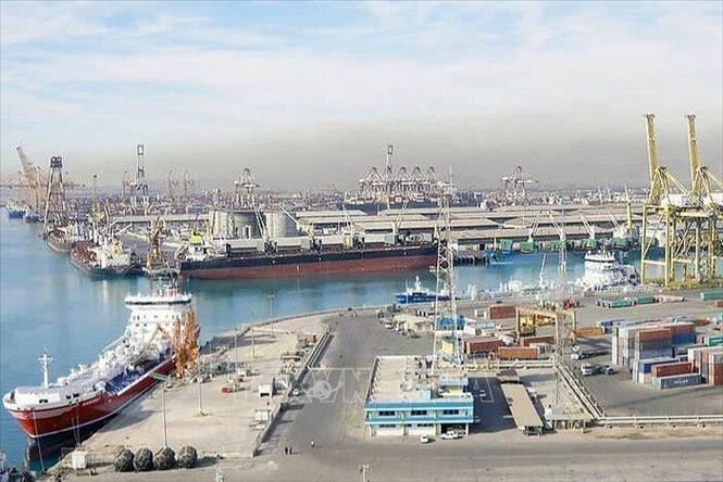 Cảng hàng hóa ở Iran. Ảnh: IRNA/TTXVN
