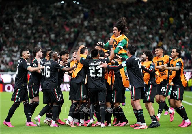 Các cầu thủ Mexico ăn mừng bàn thắng ấn định tỉ số 1-0 của Luis Romo (số 7). Ảnh: THX/TTXVN