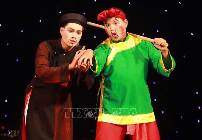 Chương trình nghệ thuật “Giao thoa đất trời” với điểm nhấn là các tiết mục mang đậm bản sắc văn hóa Việt, được dàn dựng theo hơi thở đương đại, tạo nên sự giao thoa hài hòa giữa truyền thống và hiện đại được nhóm sinh viên Trường Đại học Sân khấu – Điện ảnh Hà Nội tổ chức ngày 5/6/2026. Ảnh: Khánh Hoà – TTXVN