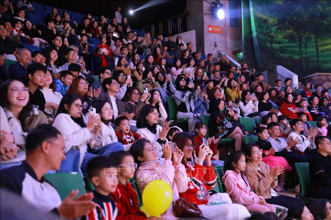 Chương trình văn hóa - nghệ thuật “Xiếc Họa Đông Hồ