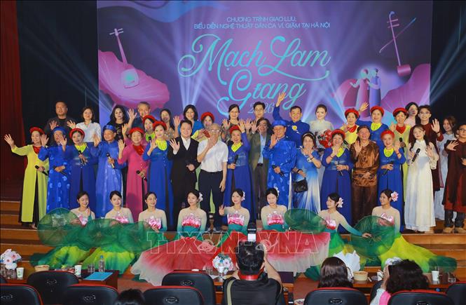 Chương trình nghệ thuật và thực hành hát Dân ca Ví, Giặm “Mạch Lam Giang 2026” diễn ra ngày 10/5/2026, tại Hà Nội do nhóm sinh viên ngành Báo chí, Trường Đại học Văn hoá Hà Nội tổ chức, mang đến không gian nghệ thuật nơi các làn điệu dân ca được dàn dựng công phu, kết hợp hài hòa giữa truyền thống và hơi thở đương đại. Ảnh: Khánh Hoà - TTXVN