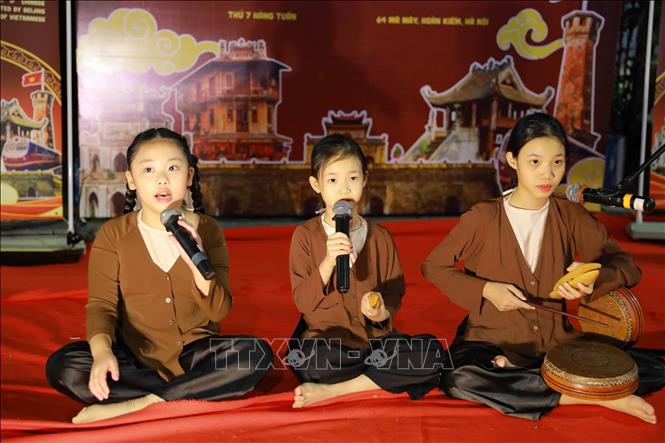 “Hành trình Âm nhạc Truyền thống” diễn ra ngày 25/10/2025 tại Hà Nội là một sự kiện nổi bật trong khuôn khổ dự án “Say Xẩm” do nhóm sinh viên ngành Truyền thông Đa phương tiện thuộc Trường Đại học FPT Hà Nội thực hiện nhằm mang xẩm đến gần hơn, gieo mầm tình yêu di sản văn hóa dân tộc đến thế hệ trẻ. Ảnh: Khánh Hoà - TTXVN