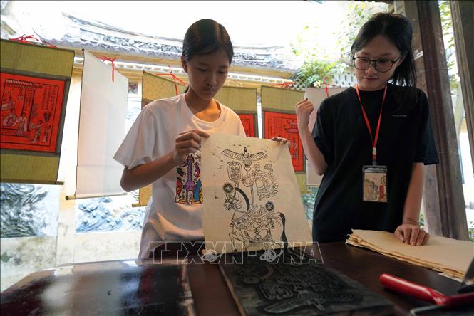Người dân trải nghiệm Triển lãm và Workshop 