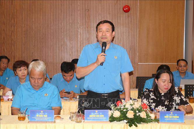 Ông Nguyễn Anh Tuân, Chủ tịch Liên đoàn Lao động Thành phố Hải Phòng phát biểu tại hội nghị. Ảnh: Thanh Vũ-TTXVN
