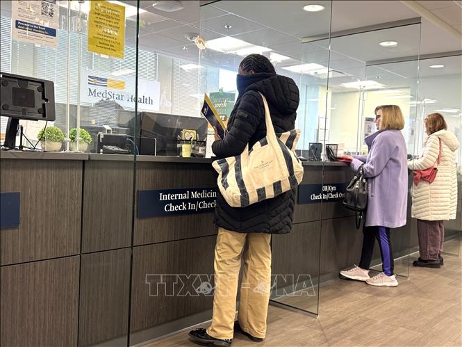 Bệnh nhân làm thủ tục khám chữa bệnh tại bệnh viện MedStar ở thủ đô Washington D.C.	Ảnh: Đoàn Hùng - P/v TTXVN tại Mỹ