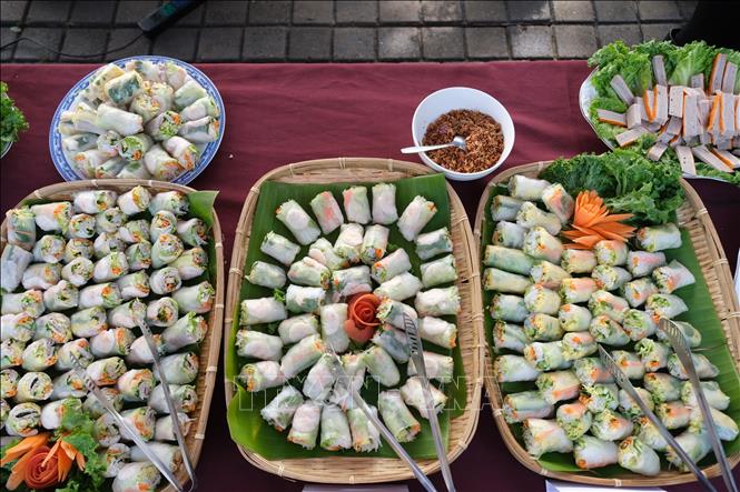 Những cuốn Nem tươi mang đến một trải nghiệm thanh tao, đánh thức mọi giác quan. Ảnh: Hồng Minh - p/v TTXVN tại Nam Phi