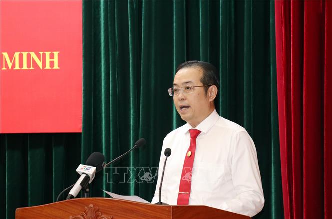 Ông Lê Văn Minh, Tổng Giám đốc Cơ quan Báo và Phát thanh, Truyền hình Thành phố Hồ Chí Minh phát biểu nhận nhiệm vụ. Ảnh: Tiến Lực - TTXVN