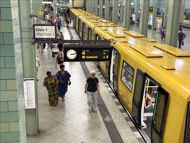 Tàu điện ngầm (U-Bahn) góp phần quan trọng vào mục tiêu giao thông xanh và bền vững của thành phố. Ảnh: Thuỳ Linh - PV TTXVN tại Đức