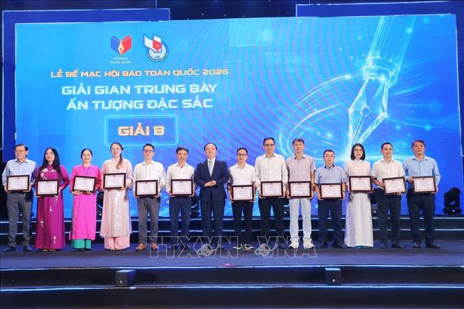 Ban tổ chức trao Giải B cho các 
