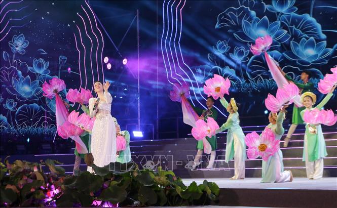Tiết mục tại chương trình nghệ thuật. Ảnh: Hồng Thái - TTXVN