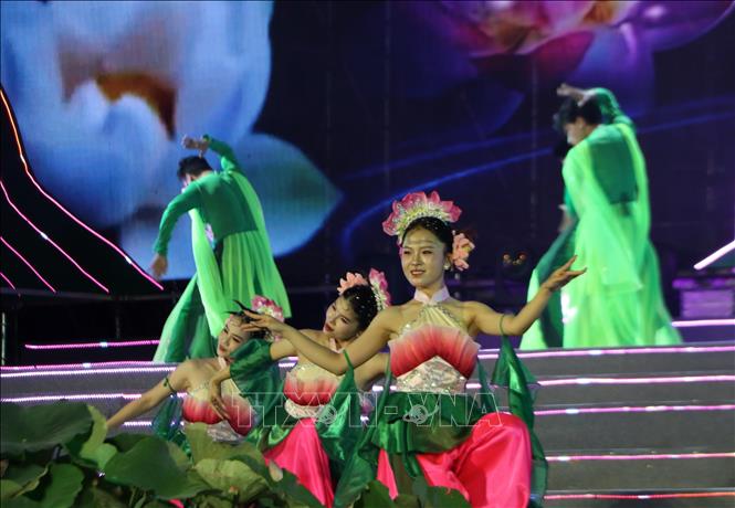 Tiết mục tại chương trình nghệ thuật. Ảnh: Hồng Thái - TTXVN