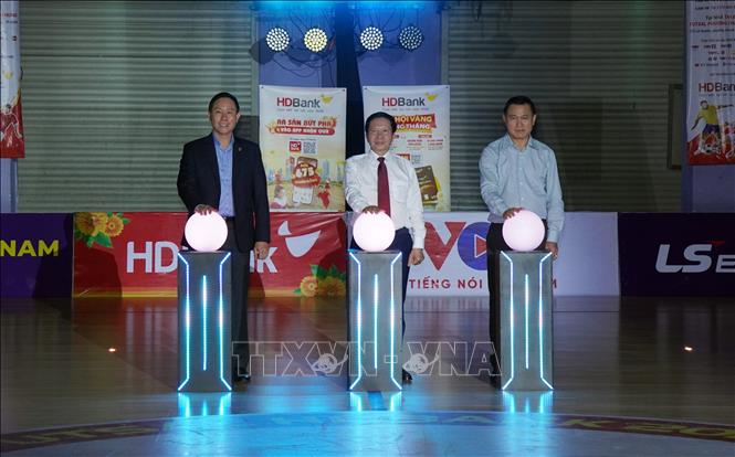 Nghi thức kết nối giữa VOV, VFF và Ngân hàng HDBank khẳng định cam kết tiếp tục đồng hành vì sự phát triển bền vững của Futsal Việt Nam. Ảnh: Trung Tuyến - TTXVN 