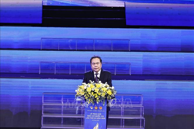 Chủ tịch Quốc hội Trần Thanh Mẫn phát biểu tại Lễ trao Giải Báo chí Quốc gia lần thứ XX - năm 2025. Ảnh: Doãn Tấn - TTXVN