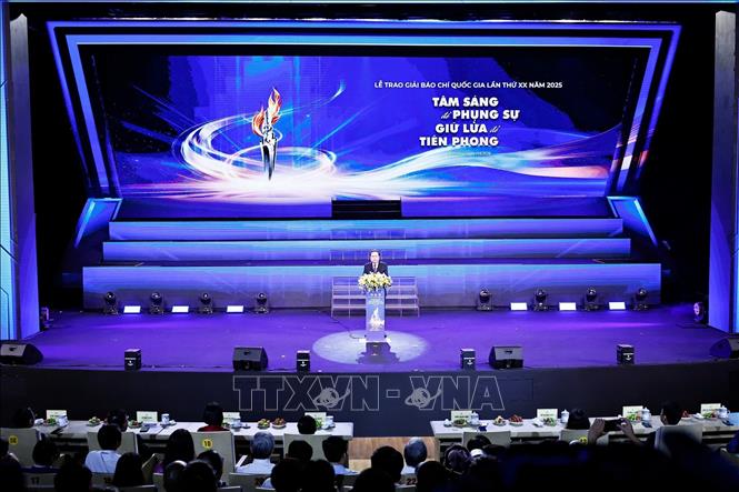 Chủ tịch Quốc hội Trần Thanh Mẫn phát biểu tại Lễ trao Giải Báo chí Quốc gia lần thứ XX - năm 2025. Ảnh: Doãn Tấn - TTXVN