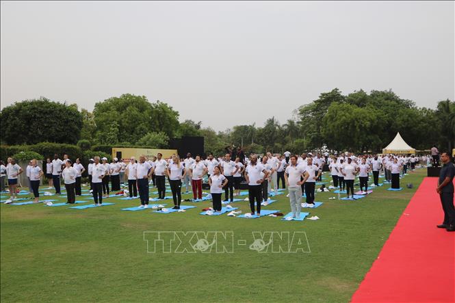 Ấn Độ tổ chức trình diễn yoga quy mô lớn nhân Ngày Yoga Quốc tế lần thứ 12. Ảnh: Đình Trung - PV TTXVN tại Ấn Độ