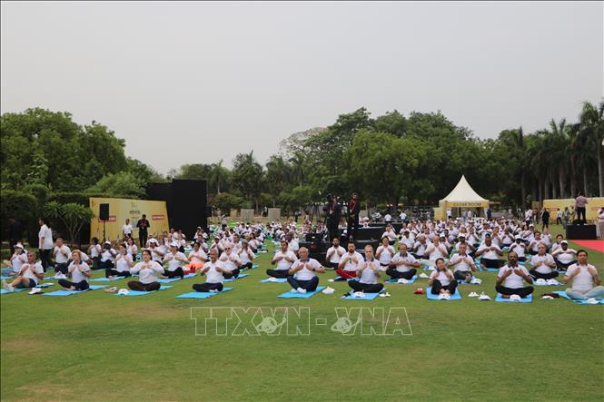 Ấn Độ tổ chức trình diễn yoga quy mô lớn nhân Ngày Yoga Quốc tế lần thứ 12. Ảnh: Đình Trung - PV TTXVN tại Ấn Độ