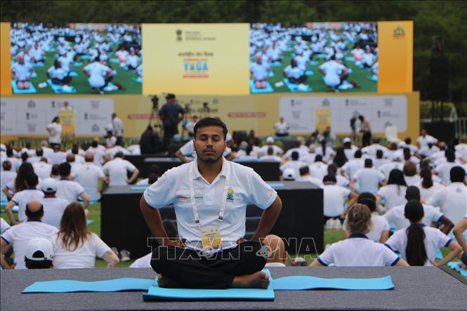 Ấn Độ tổ chức trình diễn yoga quy mô lớn nhân Ngày Yoga Quốc tế lần thứ 12. Ảnh: Đình Trung - PV TTXVN tại Ấn Độ