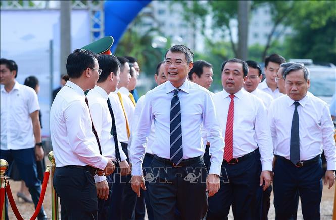 Thủ tướng Lê Minh Hưng đến dự Lễ khởi công dự án nhà ở cho thuê và 05 đường sắt đô thị thành phố Hà Nội. Ảnh: Dương Giang – TTXVN
