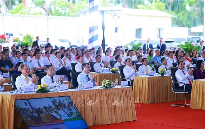 Thủ tướng Lê Minh Hưng và các đại biểu dự Lễ khởi công dự án nhà ở cho thuê và 05 đường sắt đô thị thành phố Hà Nội. Ảnh: Dương Giang – TTXVN
