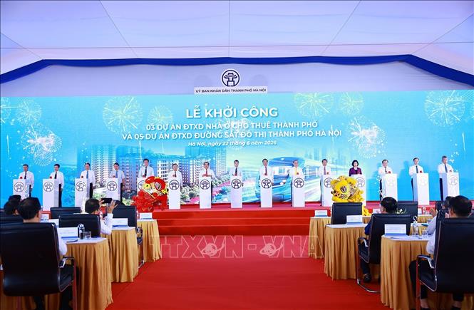Thủ tướng Lê Minh Hưng và các đại biểu khởi công dự án nhà ở cho thuê và 05 đường sắt đô thị thành phố Hà Nội. Ảnh: Dương Giang – TTXVN
