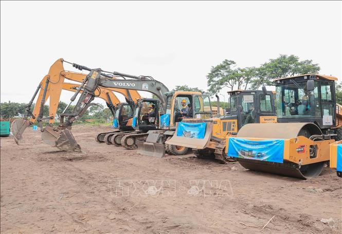 05 tuyến đường sắt đô thị với tổng chiều dài khoảng 303,5 km, tổng mức đầu tư sơ bộ hơn 1,3 triệu tỷ đồng là dấu mốc đặc biệt quan trọng, đánh dấu bước chuyển từ giai đoạn đầu tư các tuyến đơn lẻ sang từng bước hình thành mạng lưới đường sắt đô thị đồng bộ, hiện đại trên quy mô toàn Thành phố. Ảnh: Phan Phương – TTXVN