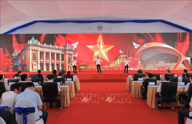 Chương trình văn nghệ chào mừng buổi lễ khởi công. Ảnh: Phan Phương - TTXVN