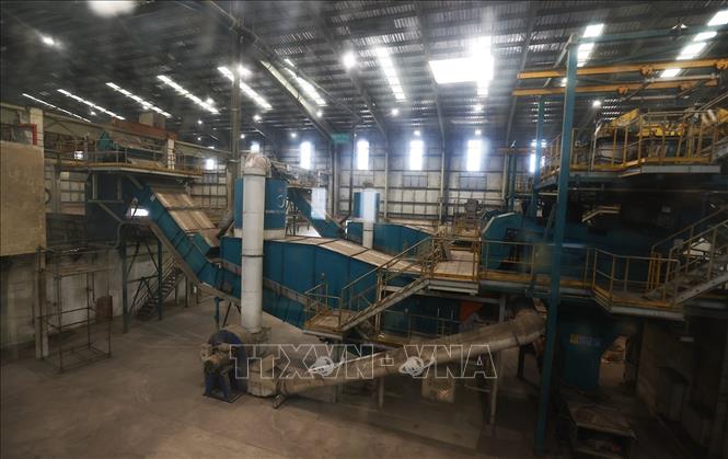 Khu xử lý rác có công suất 600 tấn/ngày đêm (500 tấn rác thải sinh hoạt + 100 tấn rác thải công nghiệp) ở Nhà máy điện rác Thăng Long - Bắc Ninh, tại thôn Đồng Sài, xã Phù Lãng, tỉnh Bắc Ninh. Ảnh: Vũ Sinh – TTXVN    