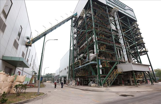 Nhà máy điện rác Thăng Long - Bắc Ninh, tại thôn Đồng Sài, xã Phù Lãng, tỉnh Bắc Ninh, với công suất xử lý 600 tấn/ngày, công suất phát điện 11MW được  sử dụng công nghệ thiết bị tiên tiến xử lý rác và công nghệ lò hơi tầng sôi Valmet nhập khẩu từ Phần Lan. Ảnh: Vũ Sinh – TTXVN   