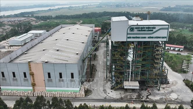 Nhà máy điện rác Thăng Long - Bắc Ninh, tại thôn Đồng Sài, xã Phù Lãng, tỉnh Bắc Ninh, với công suất xử lý 600 tấn/ngày, công suất phát điện 11MW được  sử dụng công nghệ thiết bị tiên tiến xử lý rác và công nghệ lò hơi tầng sôi Valmet nhập khẩu từ Phần Lan. Ảnh: Vũ Sinh – TTXVN   