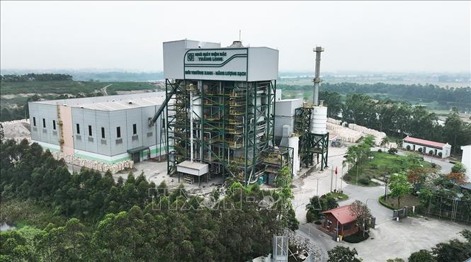Nhà máy điện rác Thăng Long - Bắc Ninh, tại thôn Đồng Sài, xã Phù Lãng, tỉnh Bắc Ninh, với công suất xử lý 600 tấn/ngày, công suất phát điện 11MW được  sử dụng công nghệ thiết bị tiên tiến xử lý rác và công nghệ lò hơi tầng sôi Valmet nhập khẩu từ Phần Lan. Ảnh: Vũ Sinh – TTXVN   