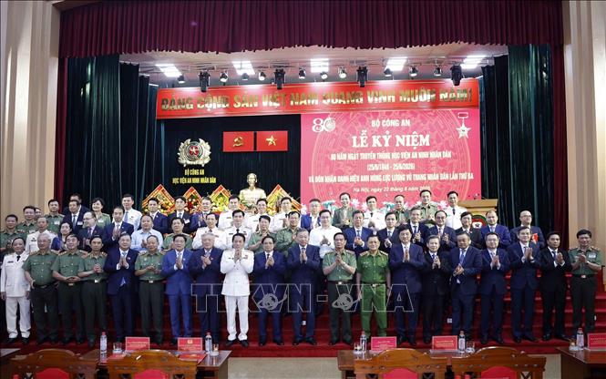 Tổng Bí thư, Chủ tịch nước Tô Lâm và các đại biểu chụp ảnh chung. Ảnh: Thống Nhất – TTXVN