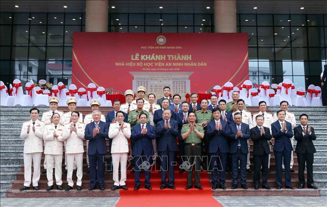 Tổng Bí thư, Chủ tịch nước Tô Lâm với các đại biểu. Ảnh: Phạm Kiên - TTXVN