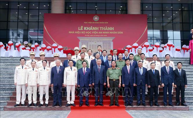 Tổng Bí thư, Chủ tịch nước Tô Lâm với các đại biểu. Ảnh: Phạm Kiên - TTXVN