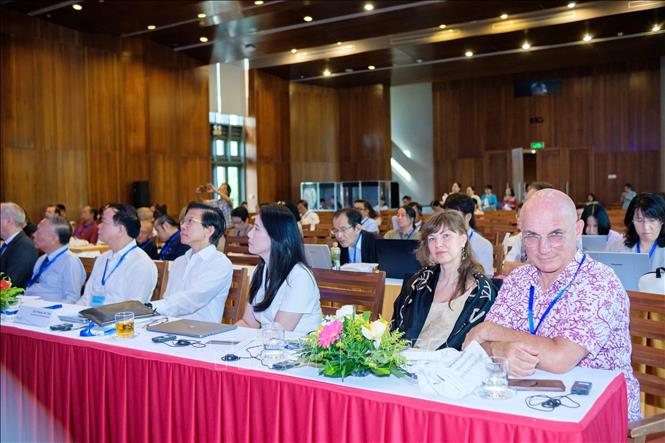 Nhiều đại biểu là giáo sư, nhà khoa học học giả hàng đầu trong và ngoài nước tham gia Hội thảo. Ảnh: Sỹ Thắng - TTXVN