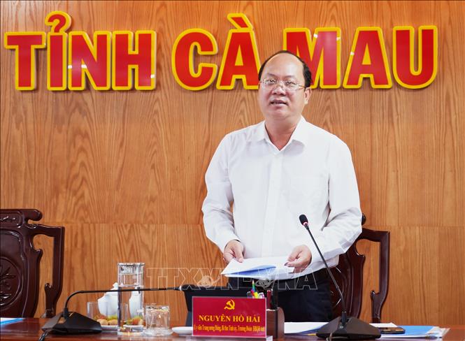 Ông Nguyễn Hồ Hải, Bí thư Tỉnh ủy, Trưởng Ban Chỉ đạo thúc đẩy tăng trưởng tổng sản phẩm trong tỉnh (GRDP) tỉnh Cà Mau phát biểu tại cuộc họp. Ảnh: Tuấn Kiệt – TTXVN