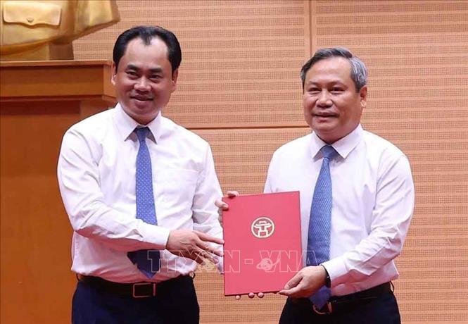 UBND thành phố Hà Nội tiếp nhận Vườn quốc gia Ba Vì từ Bộ Nông nghiệp và Môi trường. Ảnh: Văn Điệp – TTXVN