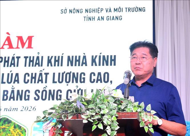 Giám đốc Trung tâm Khyến nông Quốc gia Lê Quốc Thanh phát biểu khai mạc tọa đàm. Ảnh: Văn Sĩ - TTXVN
