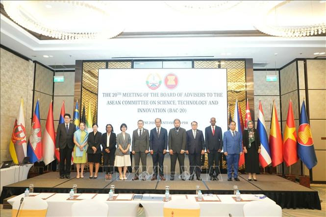 Đoàn đại biểu các quốc gia thành viên ASEAN chụp ảnh lưu niệm tại Hội nghị. Ảnh: Xuân Tú – Pv TTXVN tại Lào