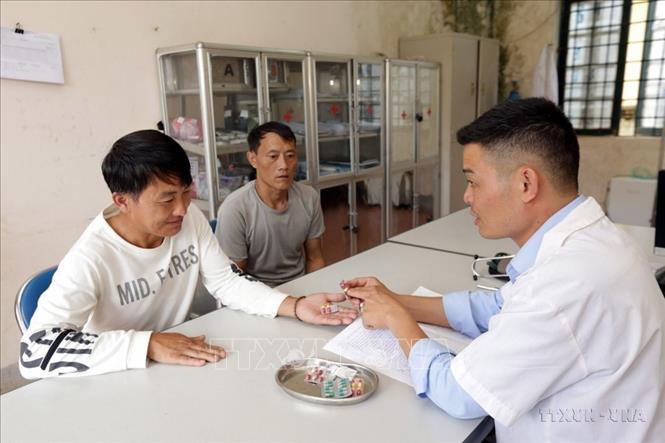 Chăm sóc y tế cho các học viên cai nghiện tại Trung tâm điều trị cai nghiện bắt buộc tỉnh Lai Châu (2019). Ảnh: Anh Tuấn - TTXVN